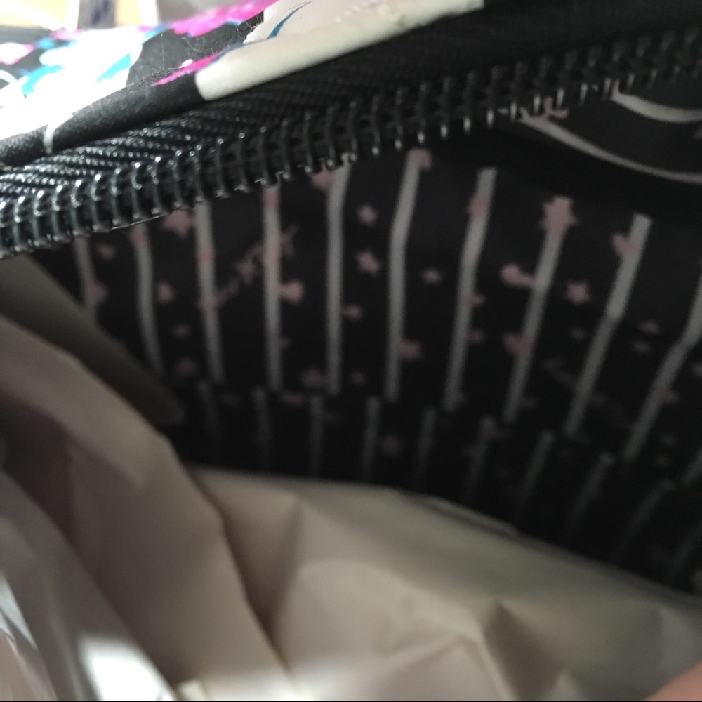 BETSEY JOHNSON QUILTED FLORAL WEEKENDER BAG - Picture 7 of 8